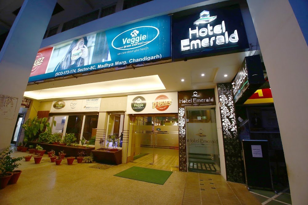 Hotel Emerald Chandigarh photo 2