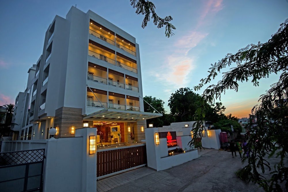 Hotel TGH - The Grand Highness photo 2
