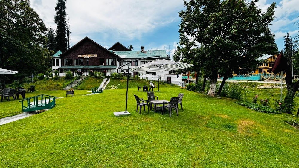 Hotel Pine Palace Resort photo 2