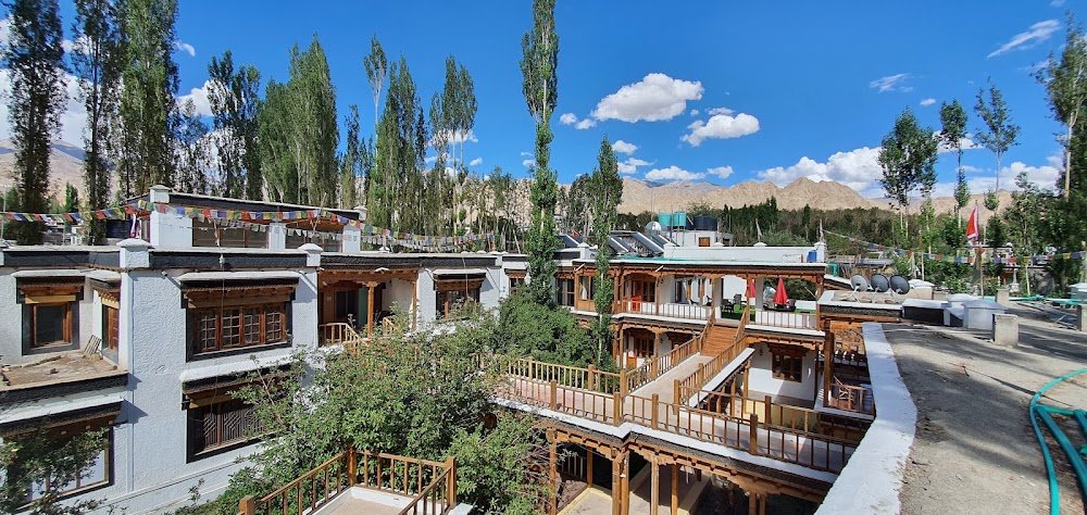 Lharisa Resort