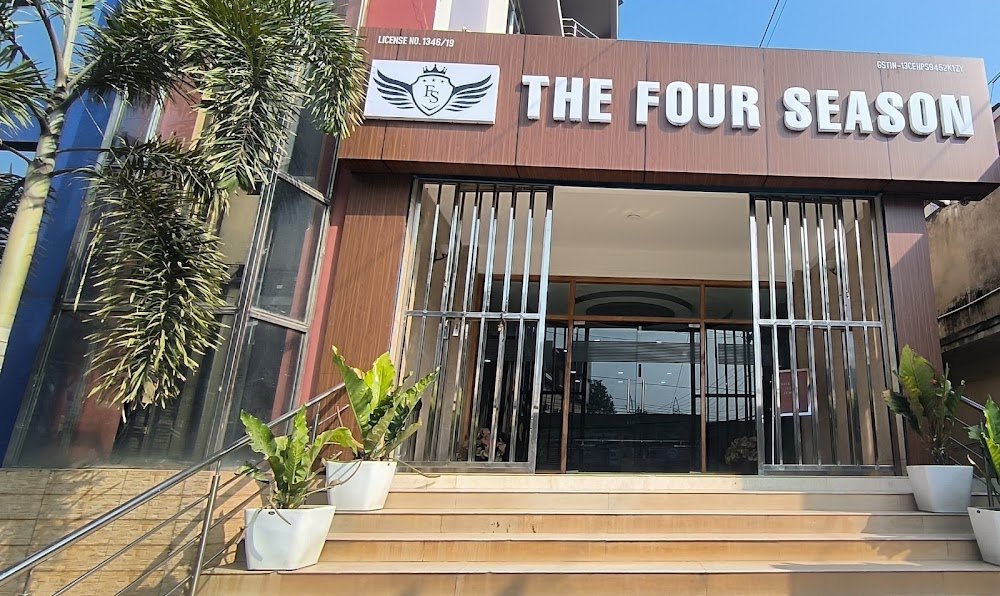 THE FOUR SEASON HOTEL photo 2