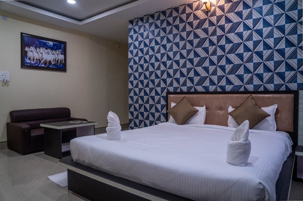 THE FOUR SEASON HOTEL photo 3