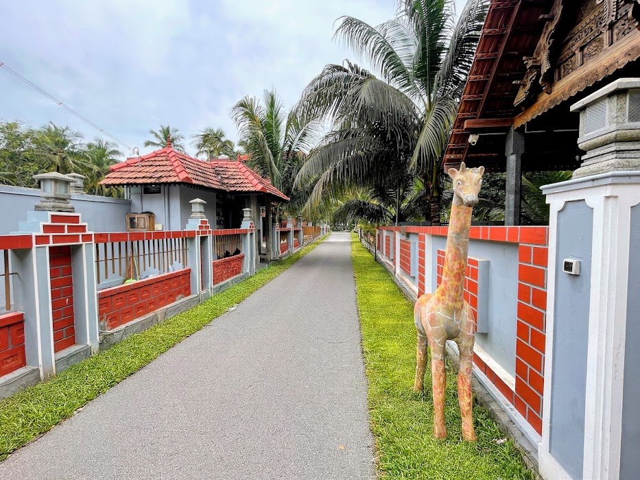 POZHIKARAI BEACH RESORT
