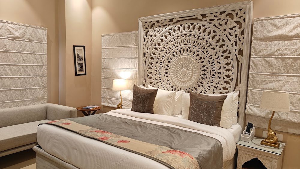 jüSTa Luxé - Kashi Parampara, Varanasi